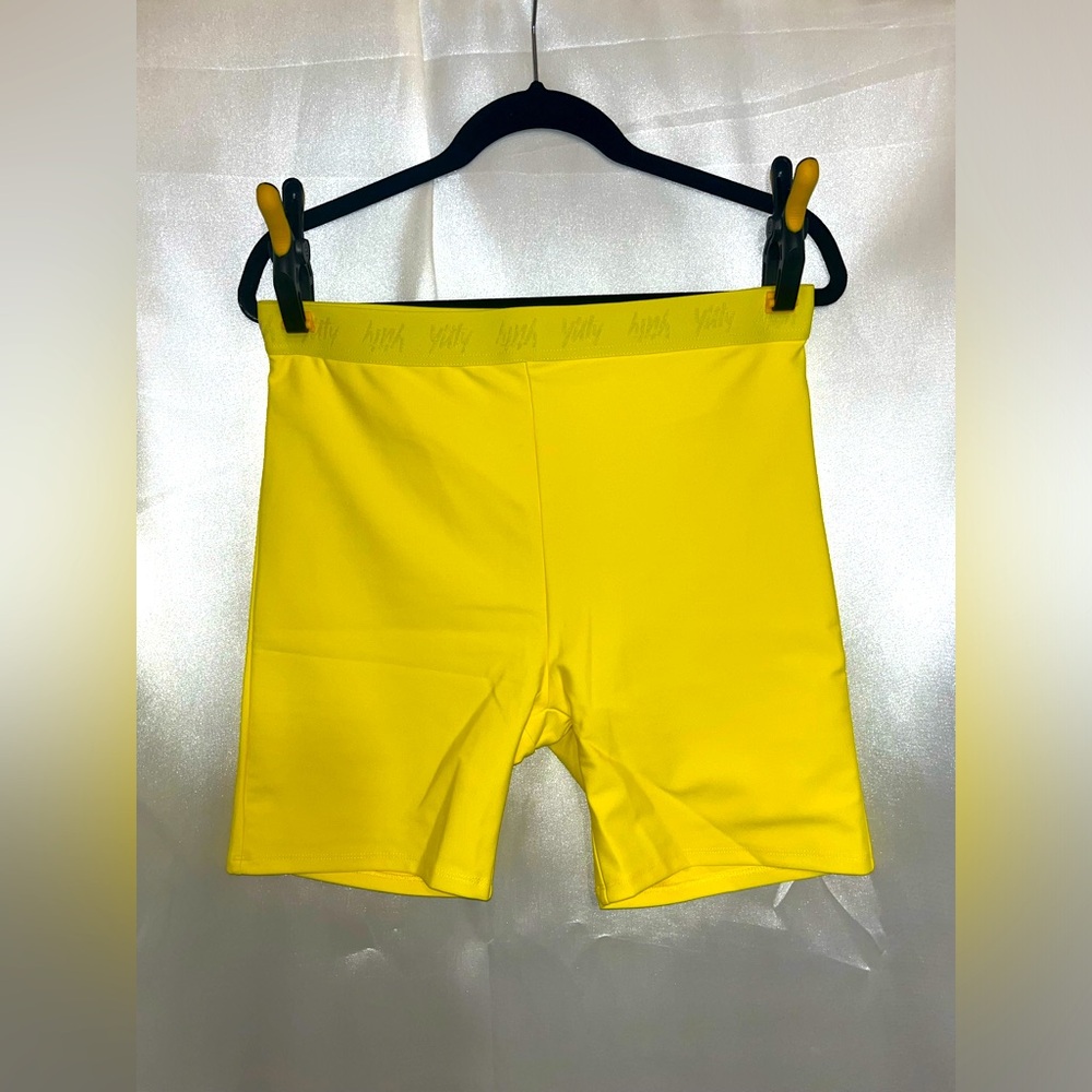 Fabletics Yitty XL Bright Yellow, Shaping high-waist logo short. NWOT never worn
